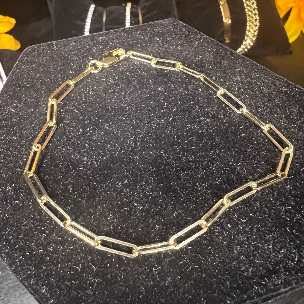 7.5” 18kt gold plated paper clip bracelet